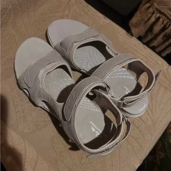 Clarks Women's Sandals - Cream - Picture 13 of 16